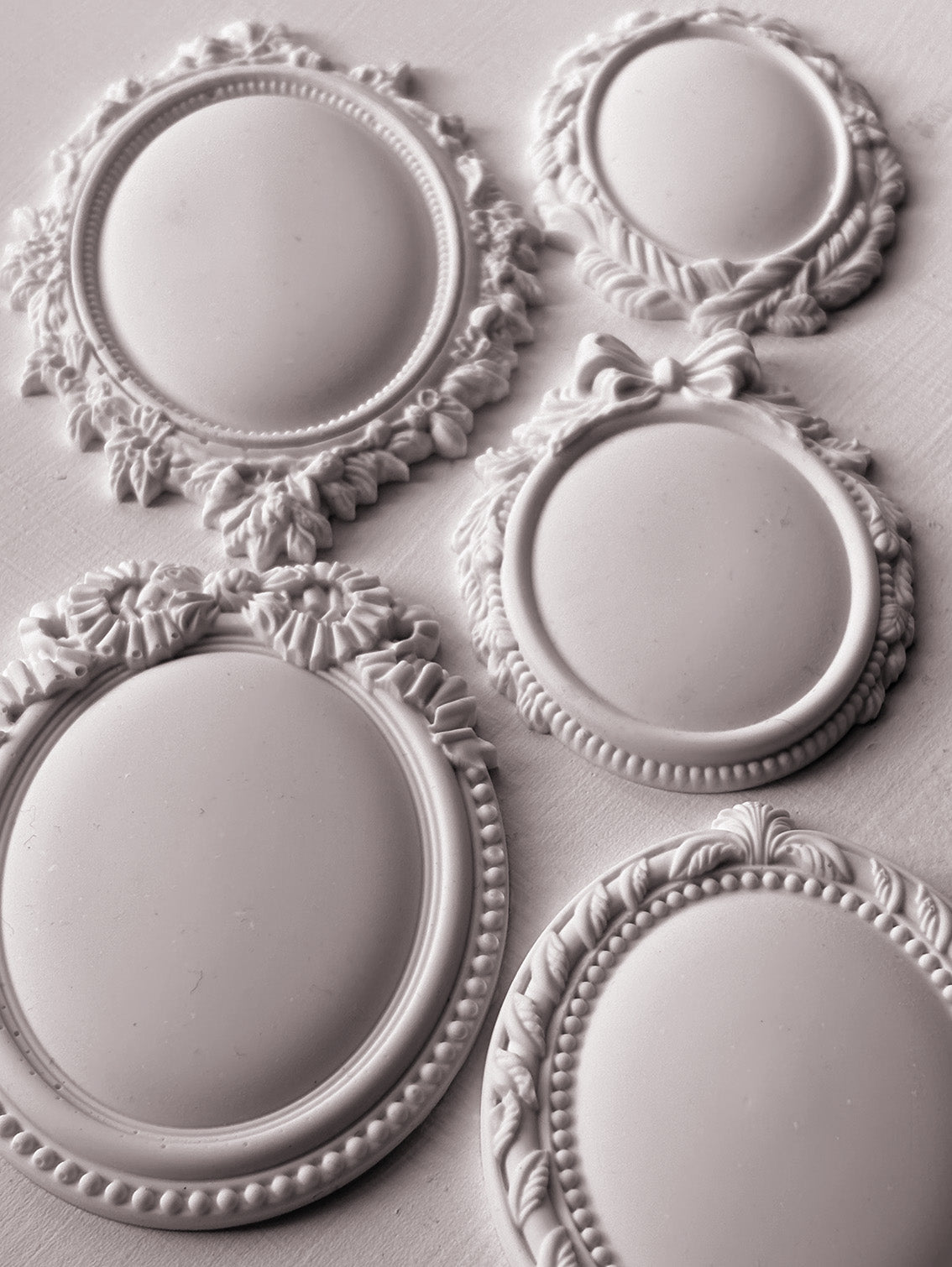Vintage Brooches - IOD Decor Mould